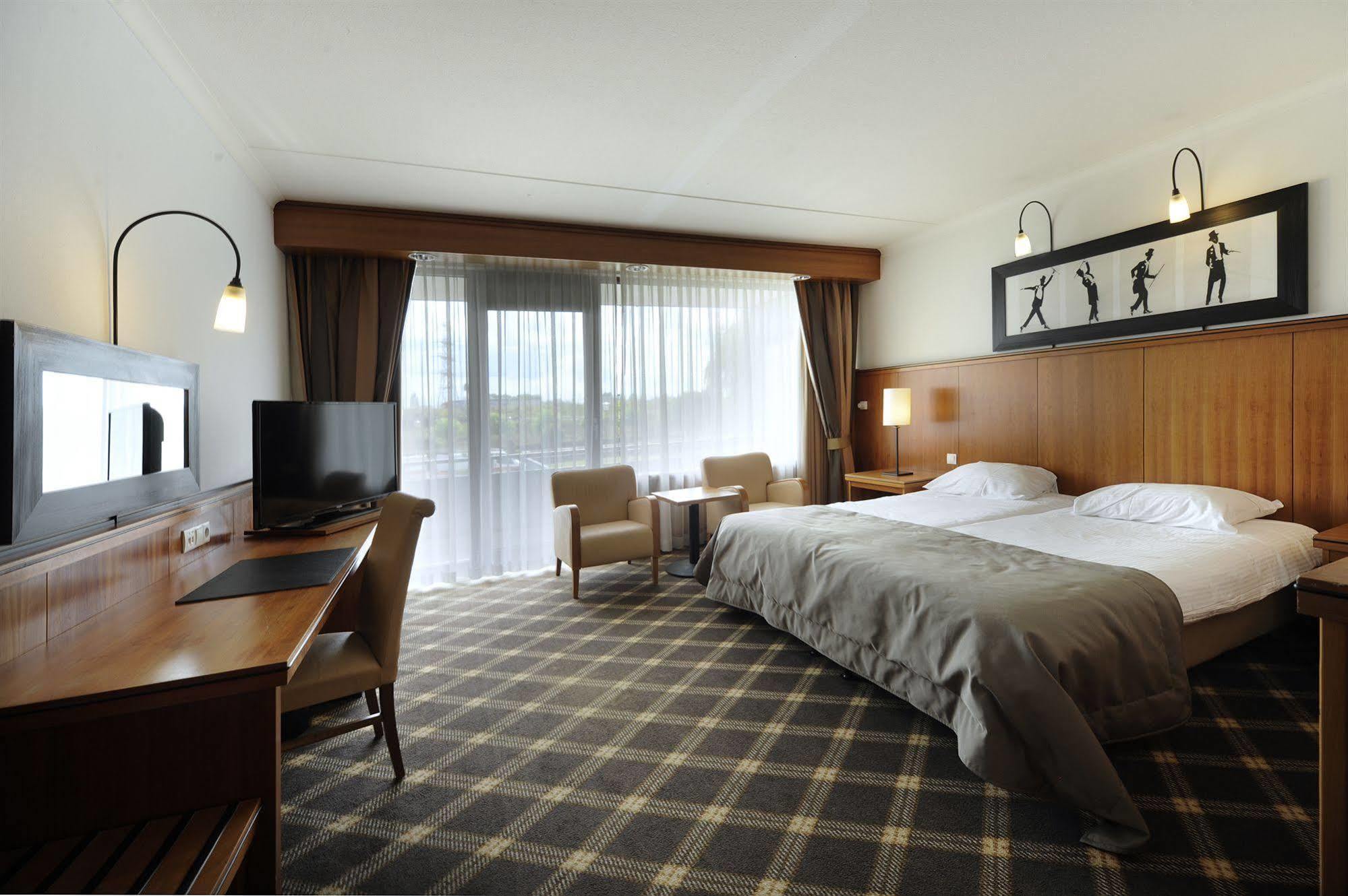 Van Der Valk Hotel Eindhoven Esterno foto